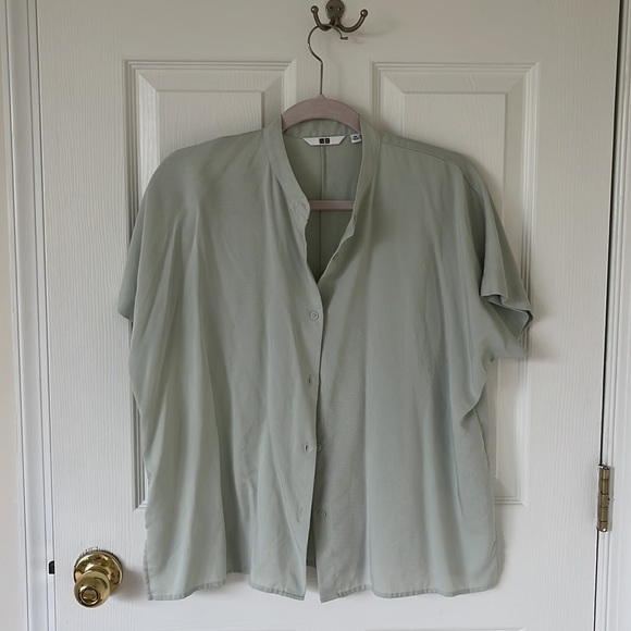 uniqlo button down - Picture 3 of 3